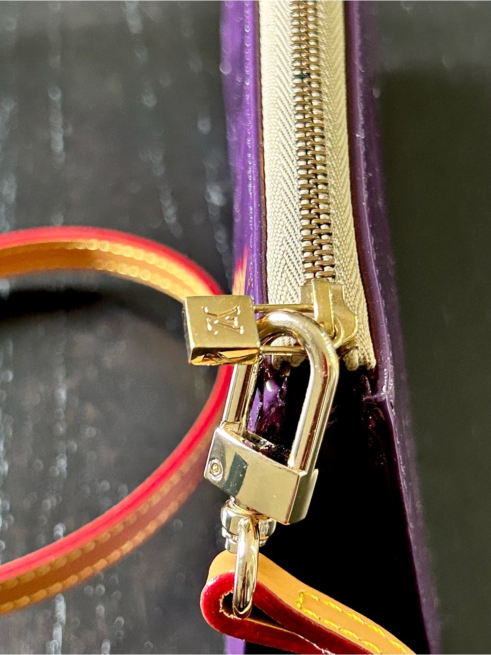 Louis Vuitton Authentic Rare Purple Vernis Monogram Crossbody - Picture 13 of 16